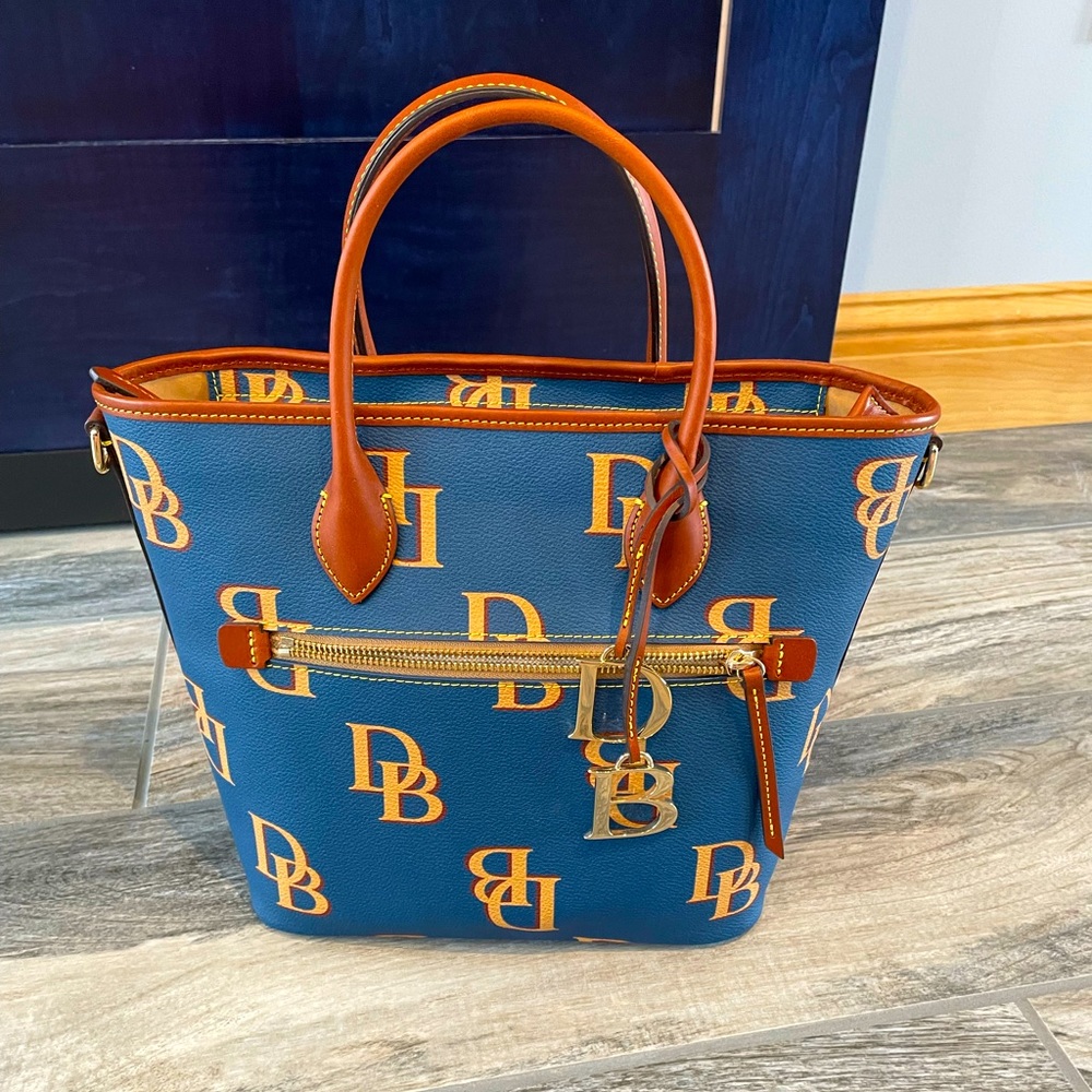 Dooney & Bourke Monogram Handle Tote ~ Like New!